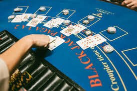 Tampilan permainan Starlight Princess di laku 77 dengan simbol-simbol bersinar dan tata letak cluster pay
